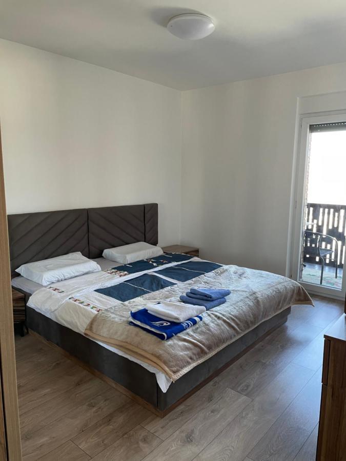 פריזאי Shooter Apartments מראה חיצוני תמונה